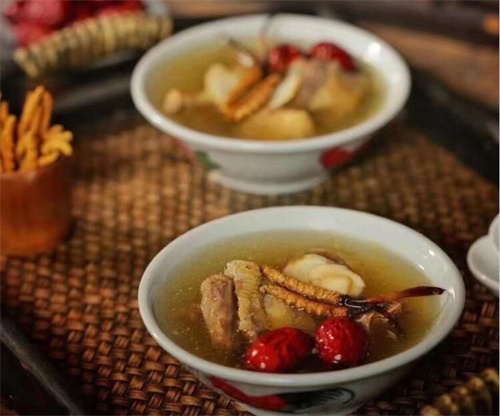 哪三類(lèi)人不能吃冬蟲(chóng)夏草？什么原因？