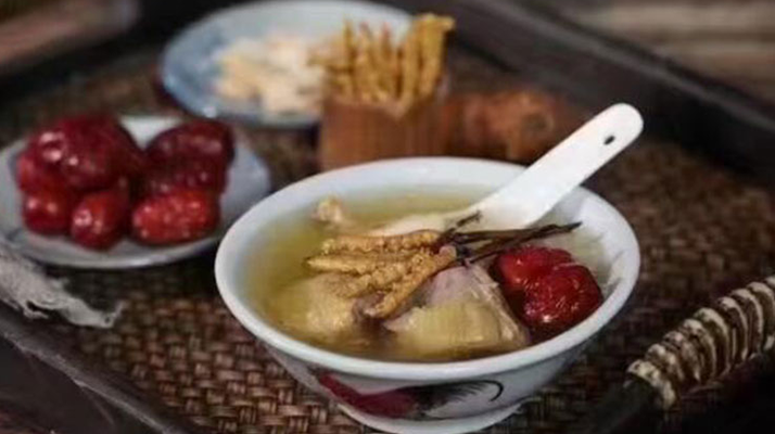 冬蟲夏草燉鮮筍：鮮香滋補(bǔ)的養(yǎng)生佳肴