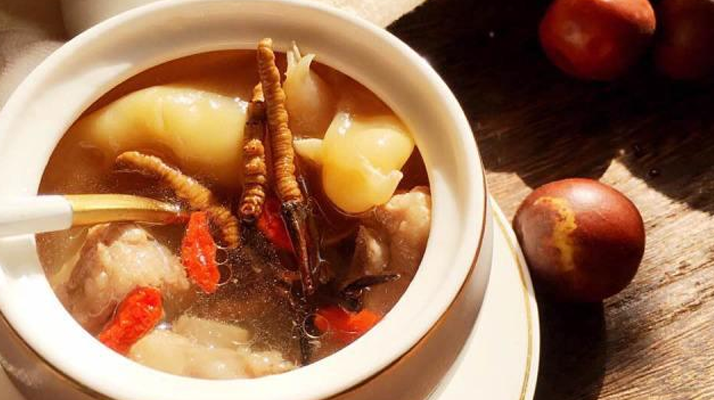 冬蟲夏草與什么泡水喝？養(yǎng)生搭配指南